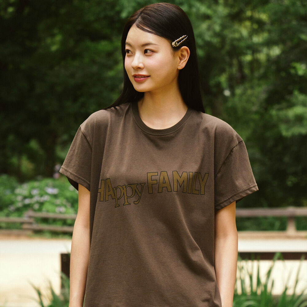 UNIVERSE GARMENT Happy Family Crop T-Shirt_BROWN