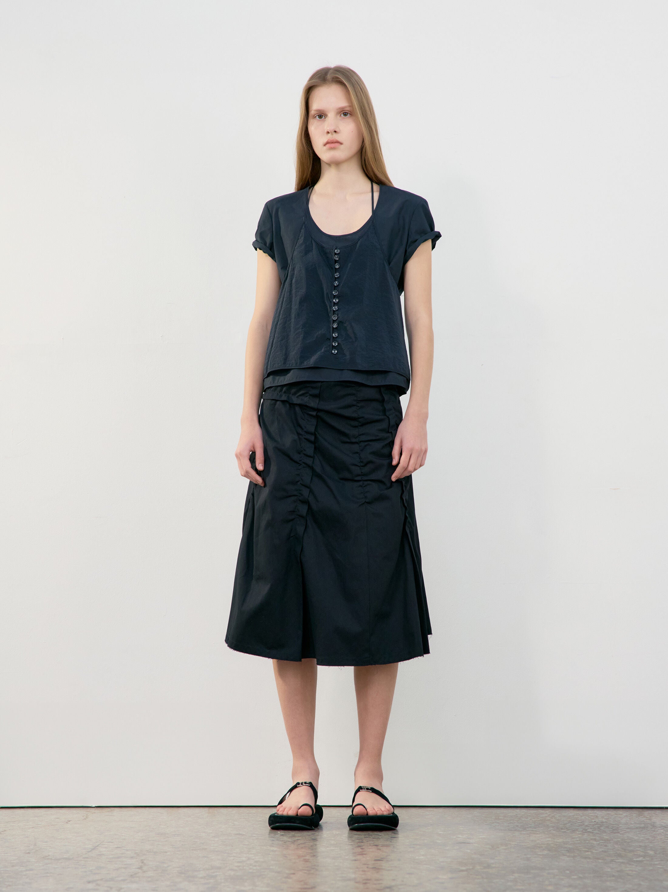 LOW CLASSIC U-NECK LOGO BLOUSE_BLACK_LW251BL04BK