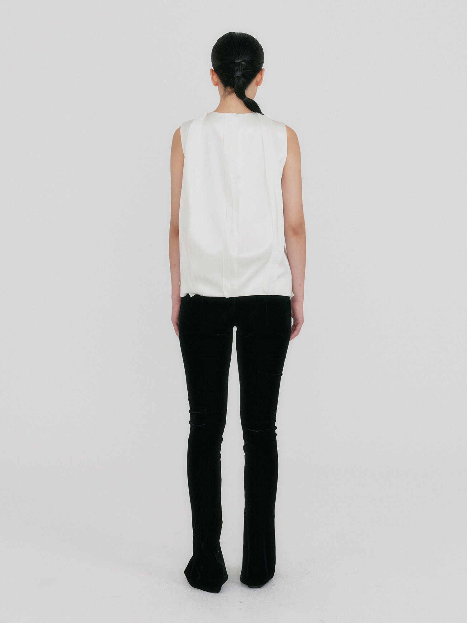 EENK ZIVE Crewneck Waistcoat - Ivory