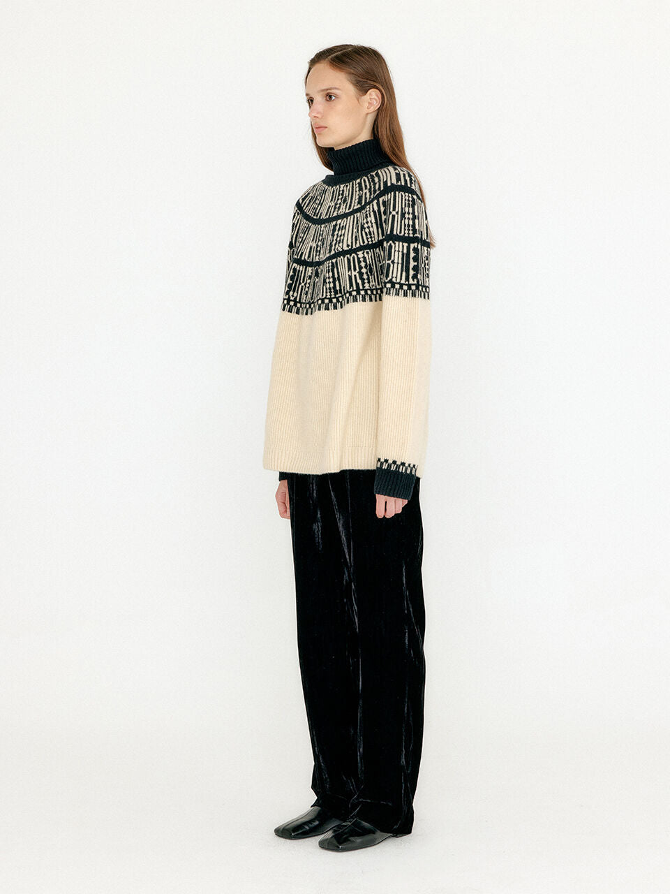 EENK EENK VIBBLE Paneled Lettering Jacquard Pullover - Beige/Black