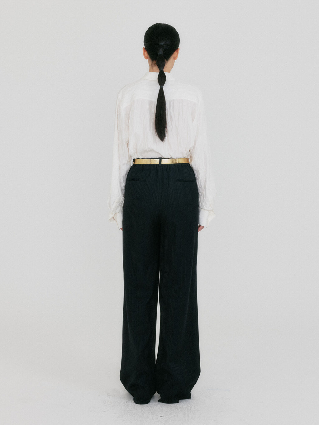 EENK ZIRYNA Classic Shirt with Brooch - White