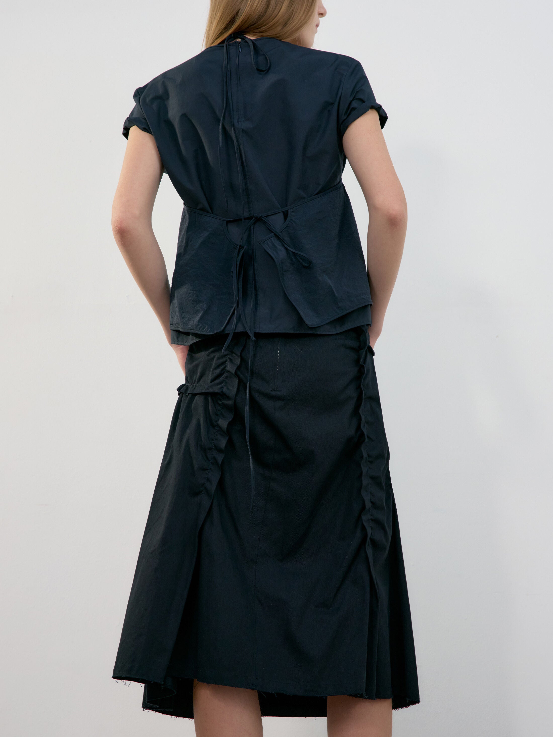 LOW CLASSIC U-NECK LOGO BLOUSE_BLACK_LW251BL04BK