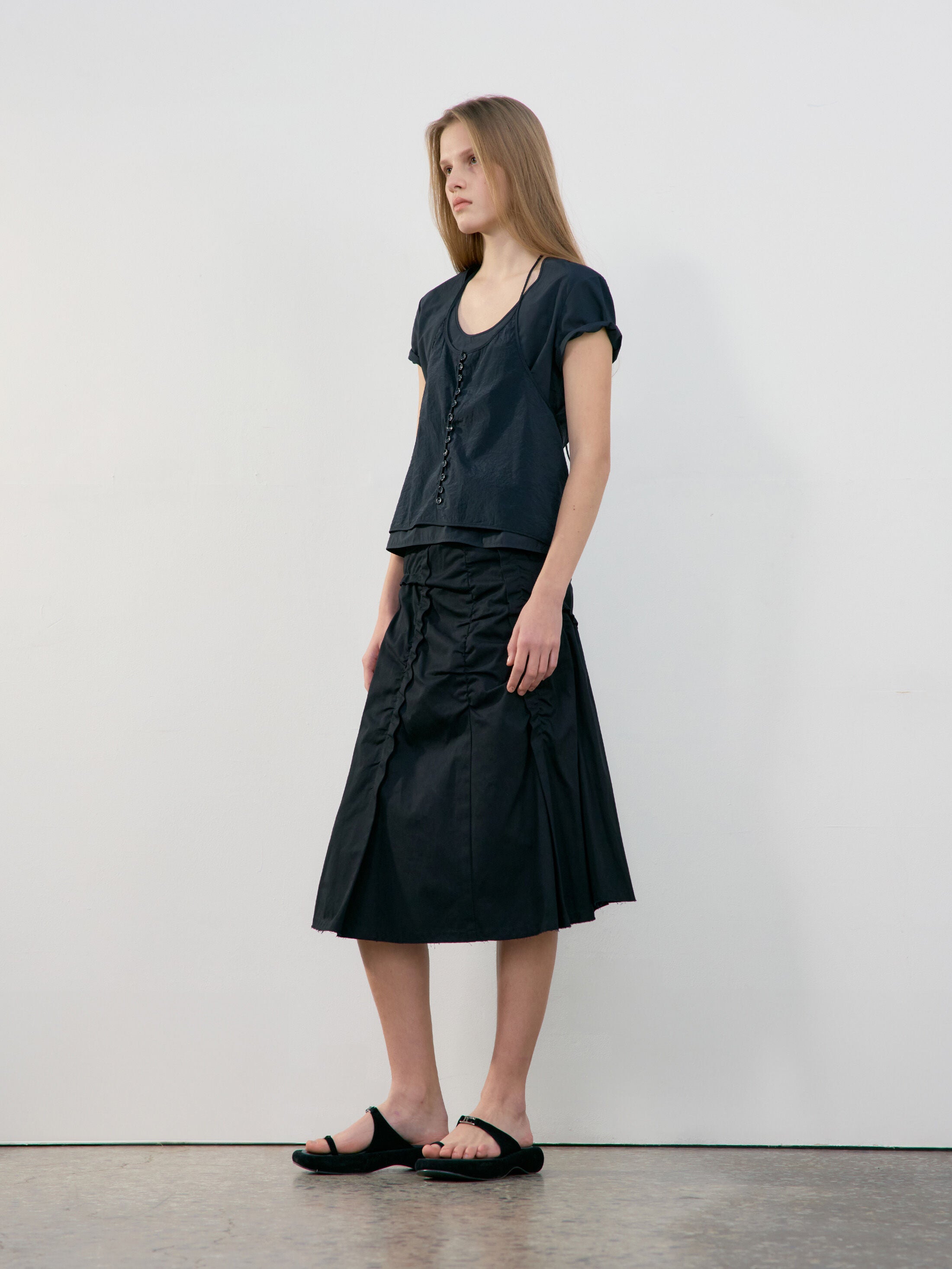 LOW CLASSIC U-NECK LOGO BLOUSE_BLACK_LW251BL04BK