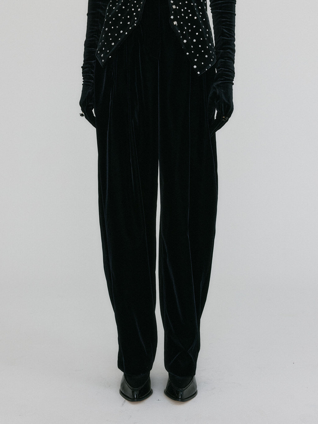 EENK ZOVAN Tapered Pocket Pants - Black Velvet