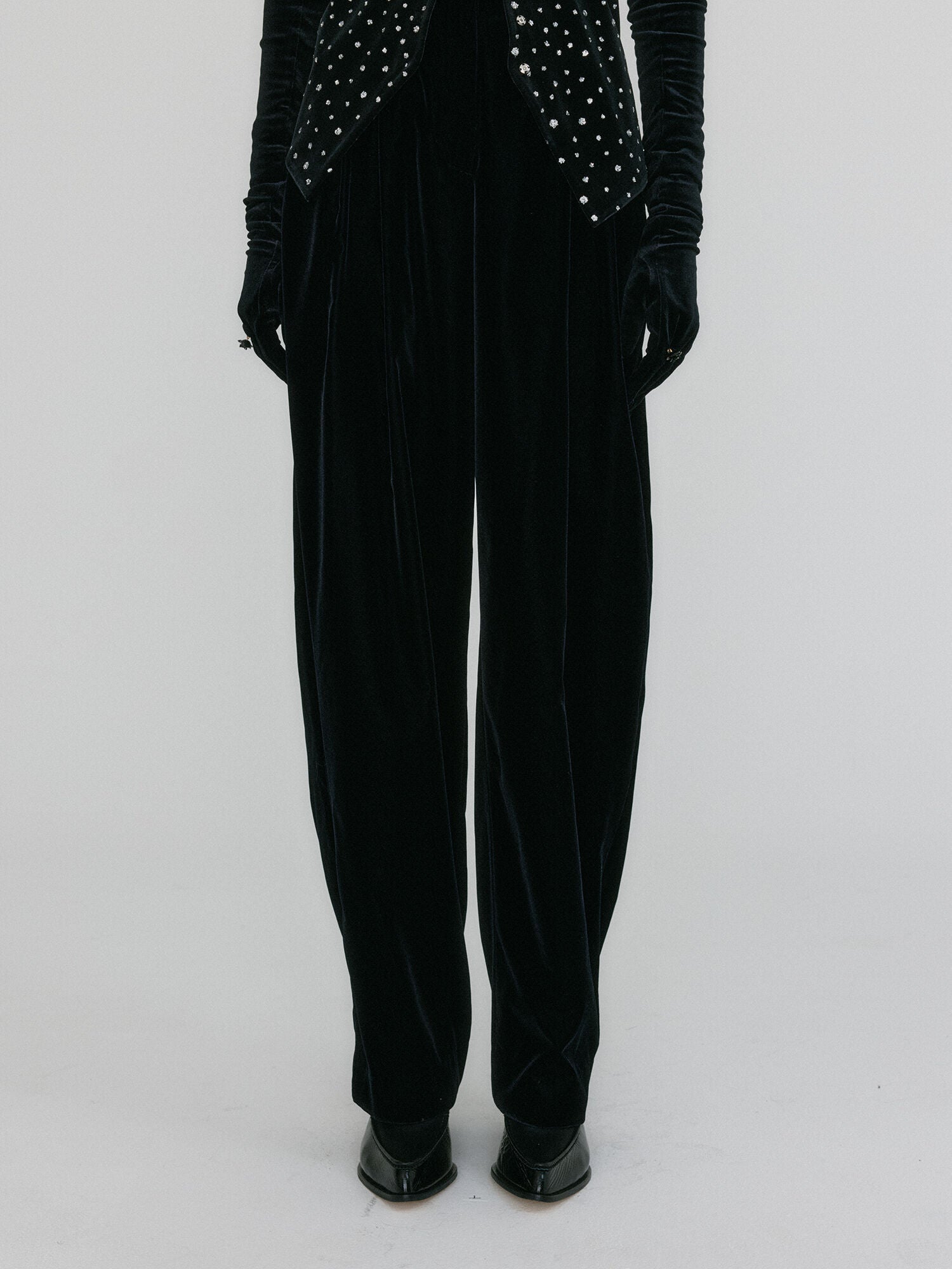 EENK ZOVAN Tapered Pocket Pants - Black Velvet