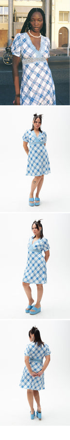 EMMA MULHOLLAND ON HOLIDAY EMMA MULHOLLAND ON HOLIDAY HIBISCUS PLAID LACE MINI DRESS (BLUE/WHITE)