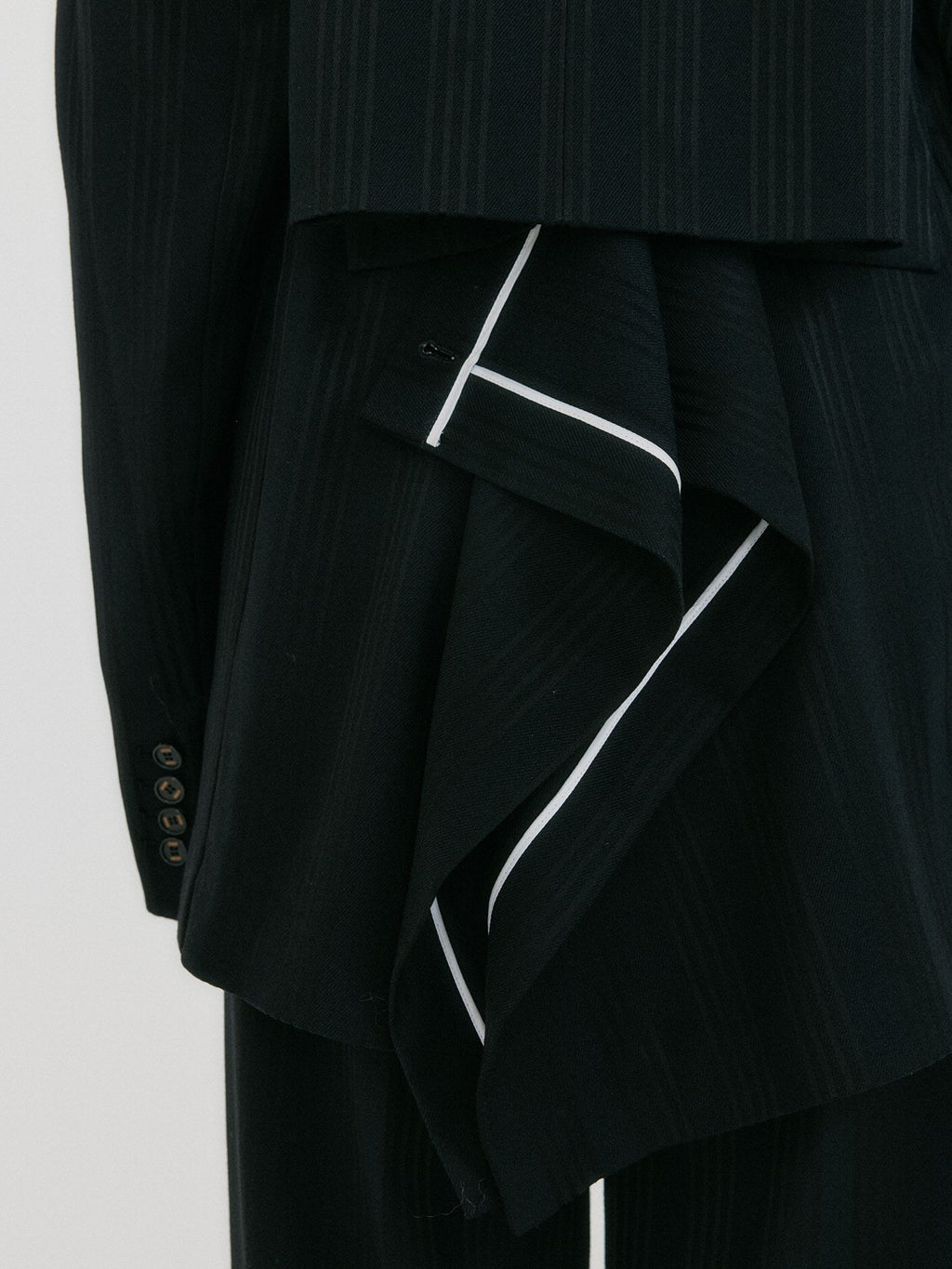 EENK ZELA Transformative Jacket - Black