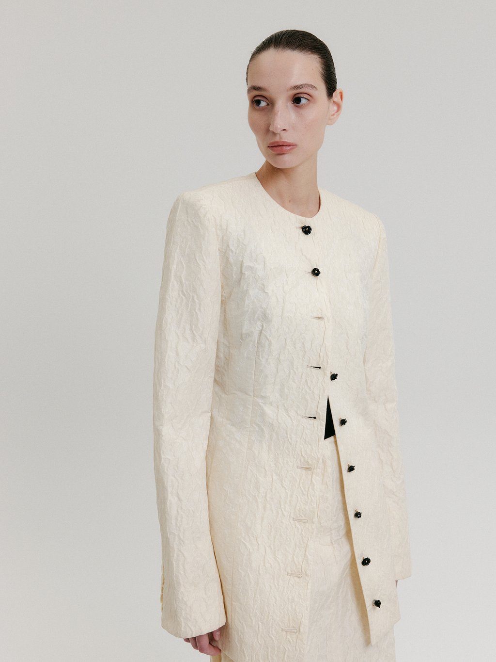 EENK ZACQI Round Neck Long Jacket - Cream