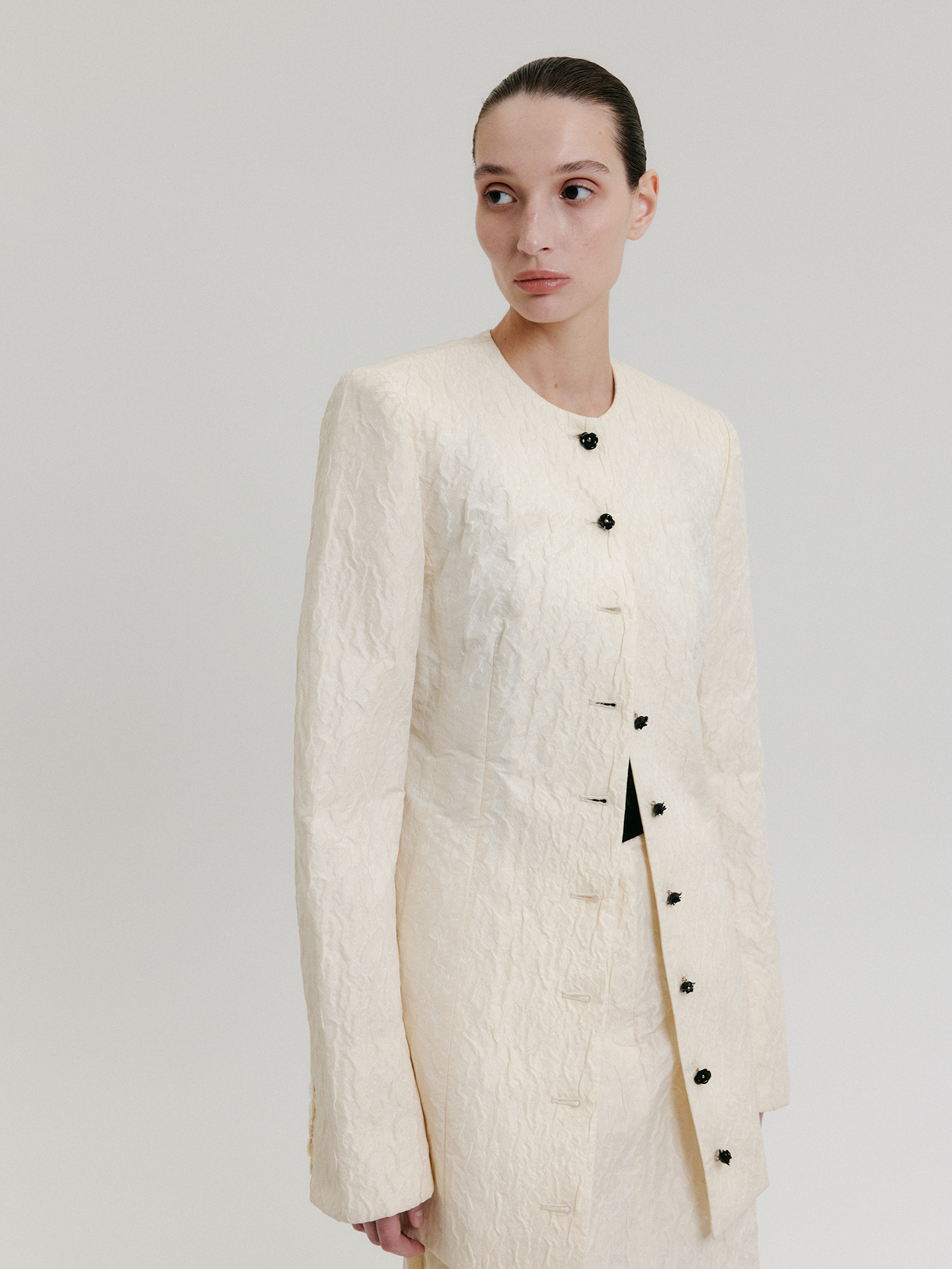 EENK ZACQI Round Neck Long Jacket - Cream