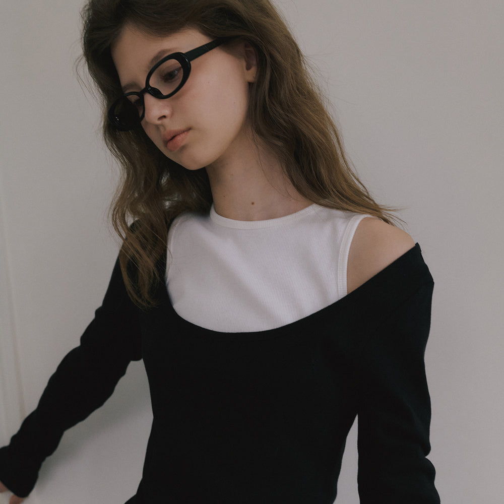 OVERDUE FLAIR SCOOP NECK T-SHIRT_BLACK