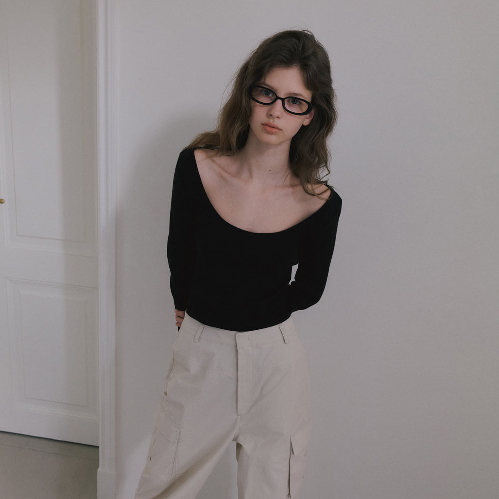 OVERDUE FLAIR SCOOP NECK T-SHIRT_BLACK