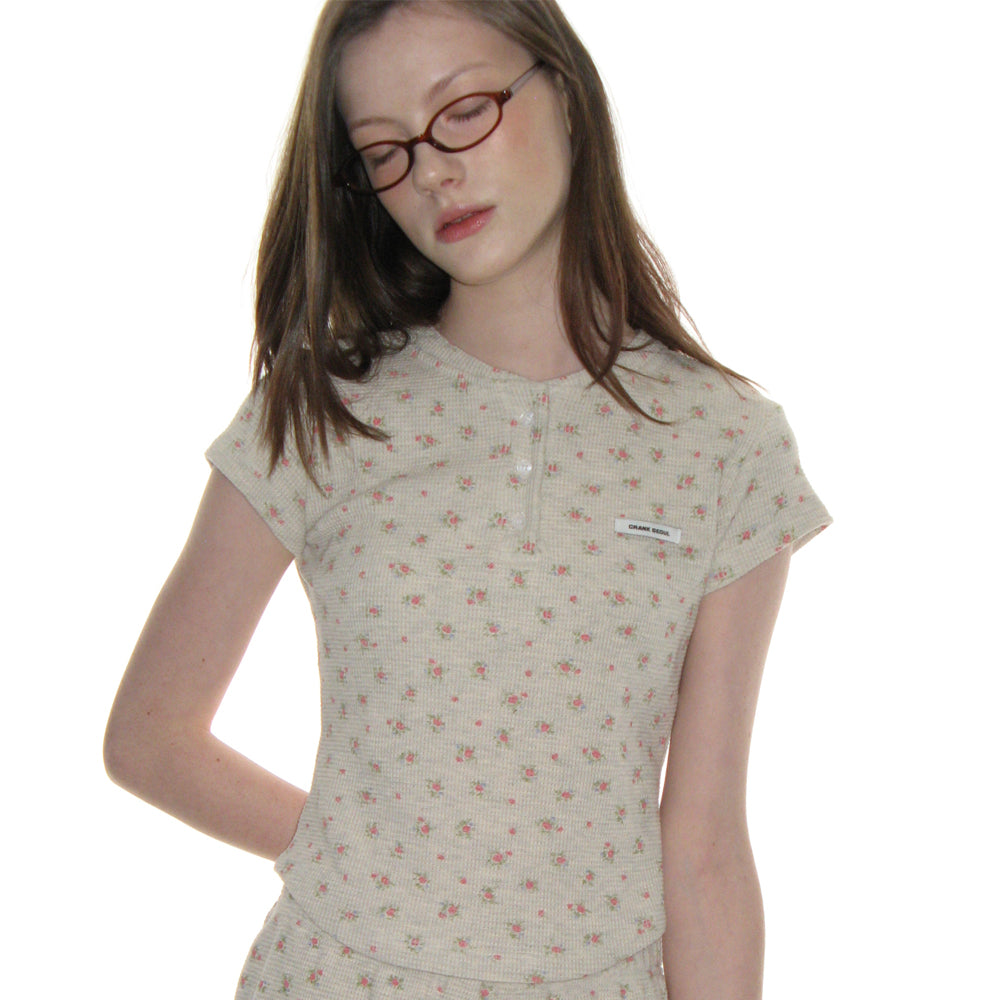 CRANK FLOWER HENLEY NECK TOP_OATMEAL