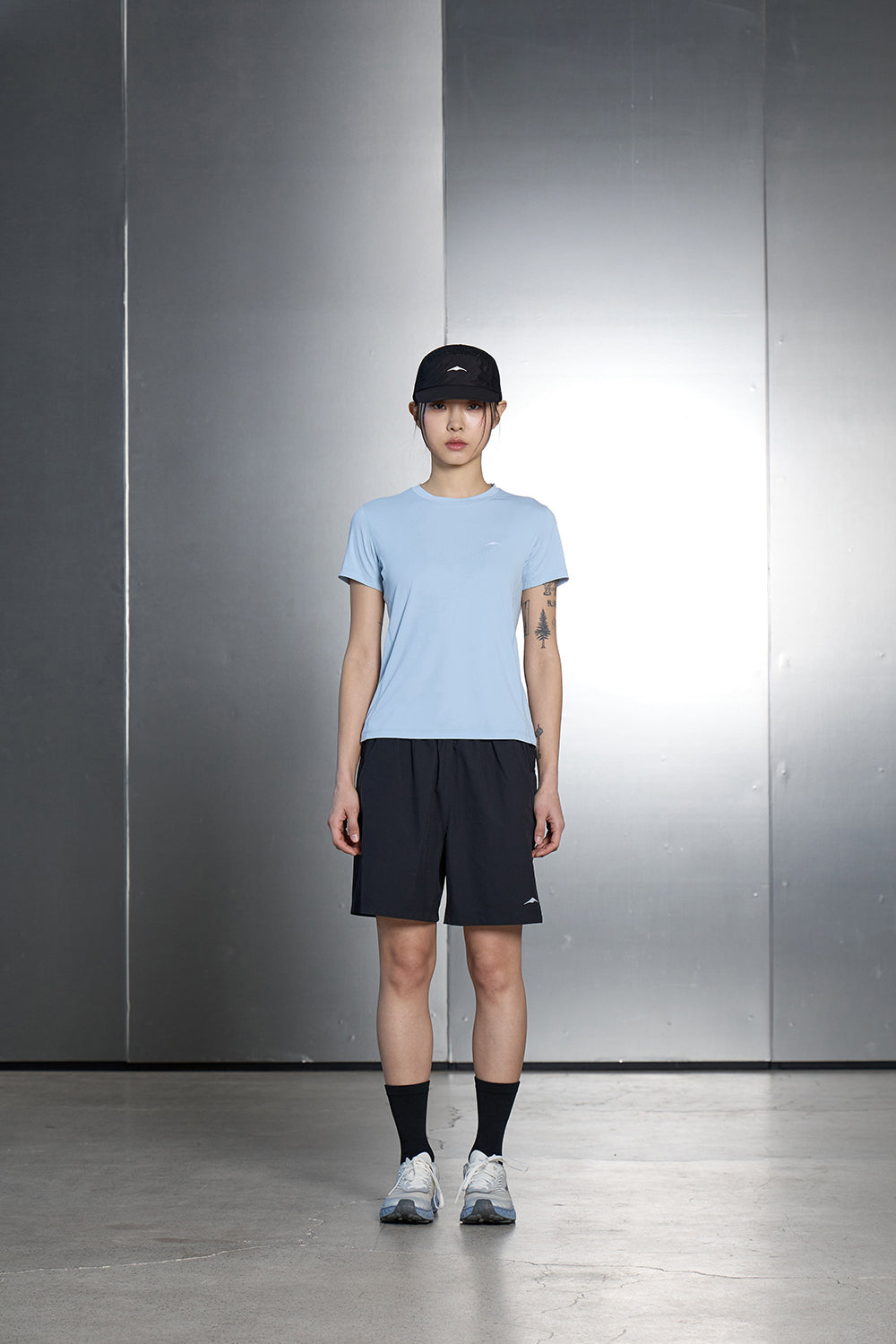 GOYOWEAR W LIGHT ASKIN LOGO SHORT SLEEVE (LIGHT BLUE)