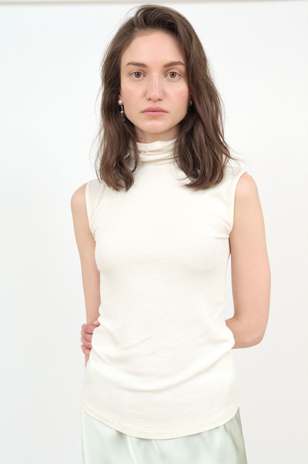 MUARMUS Lea Roll-neck Sleeveless [Ivory]