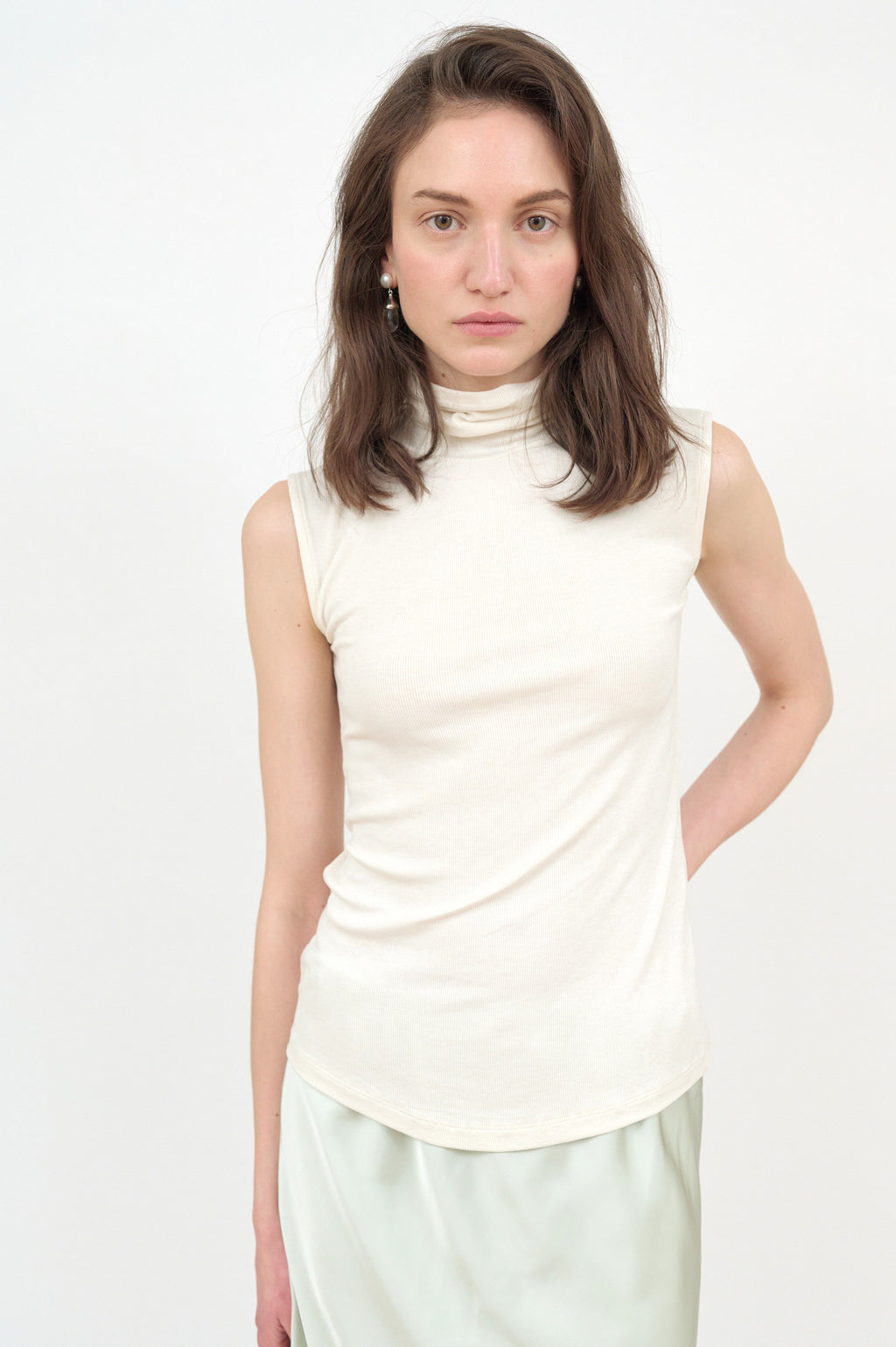 MUARMUS Lea Roll-neck Sleeveless [Ivory]