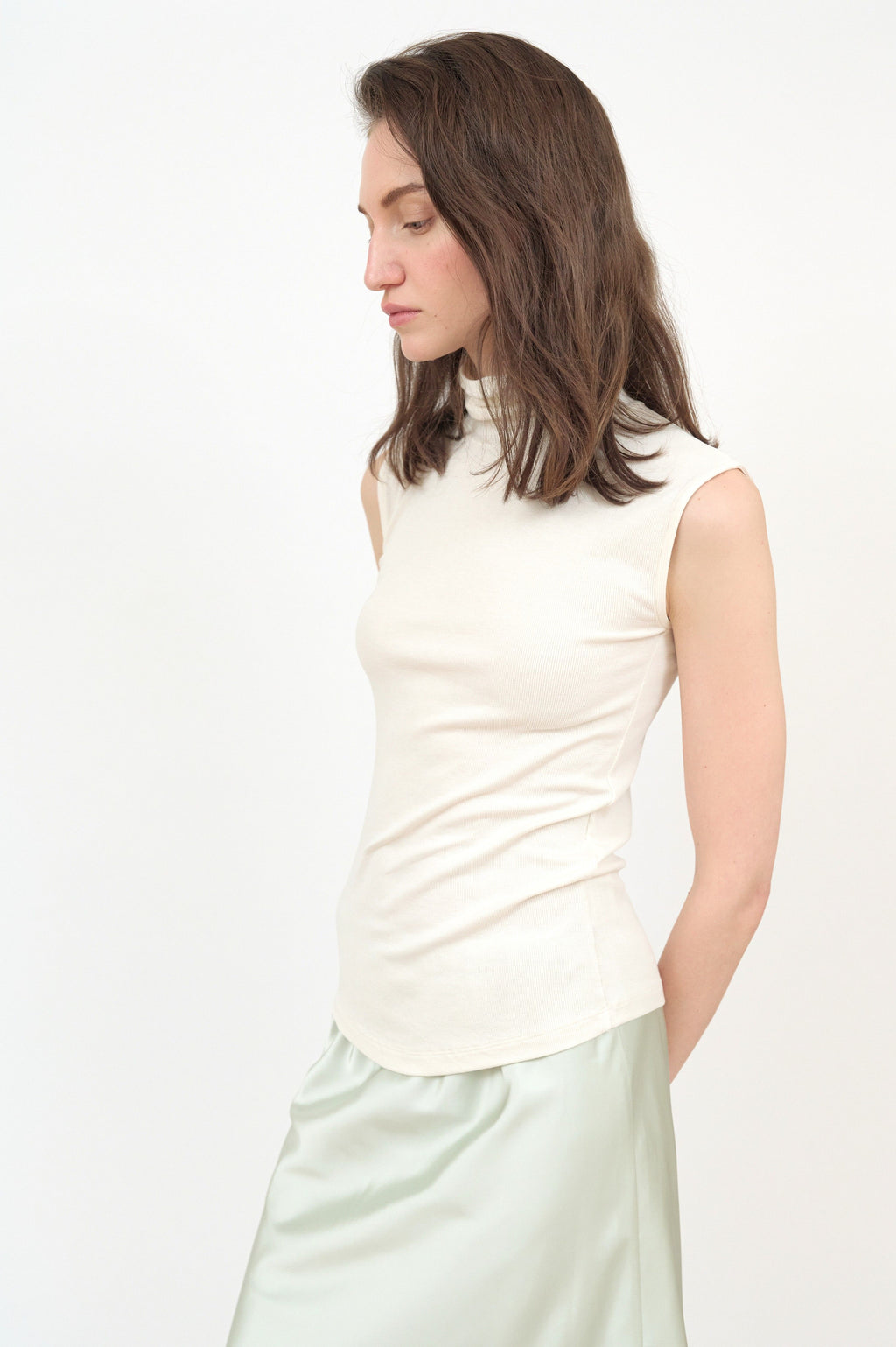 MUARMUS Lea Roll-neck Sleeveless [Ivory]