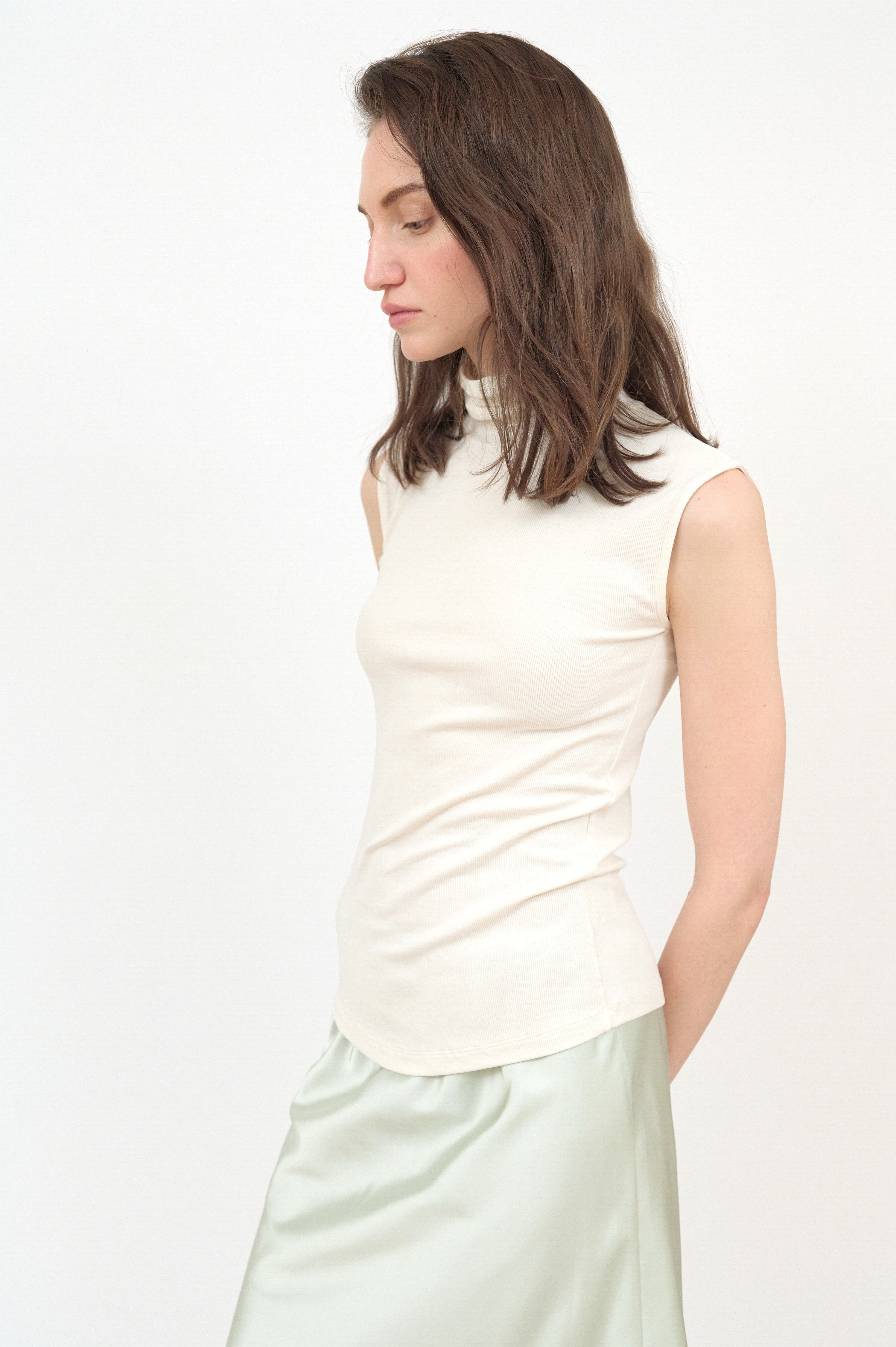 MUARMUS Lea Roll-neck Sleeveless [Ivory]