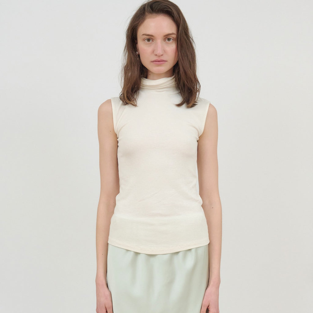 MUARMUS Lea Roll-neck Sleeveless [Ivory]