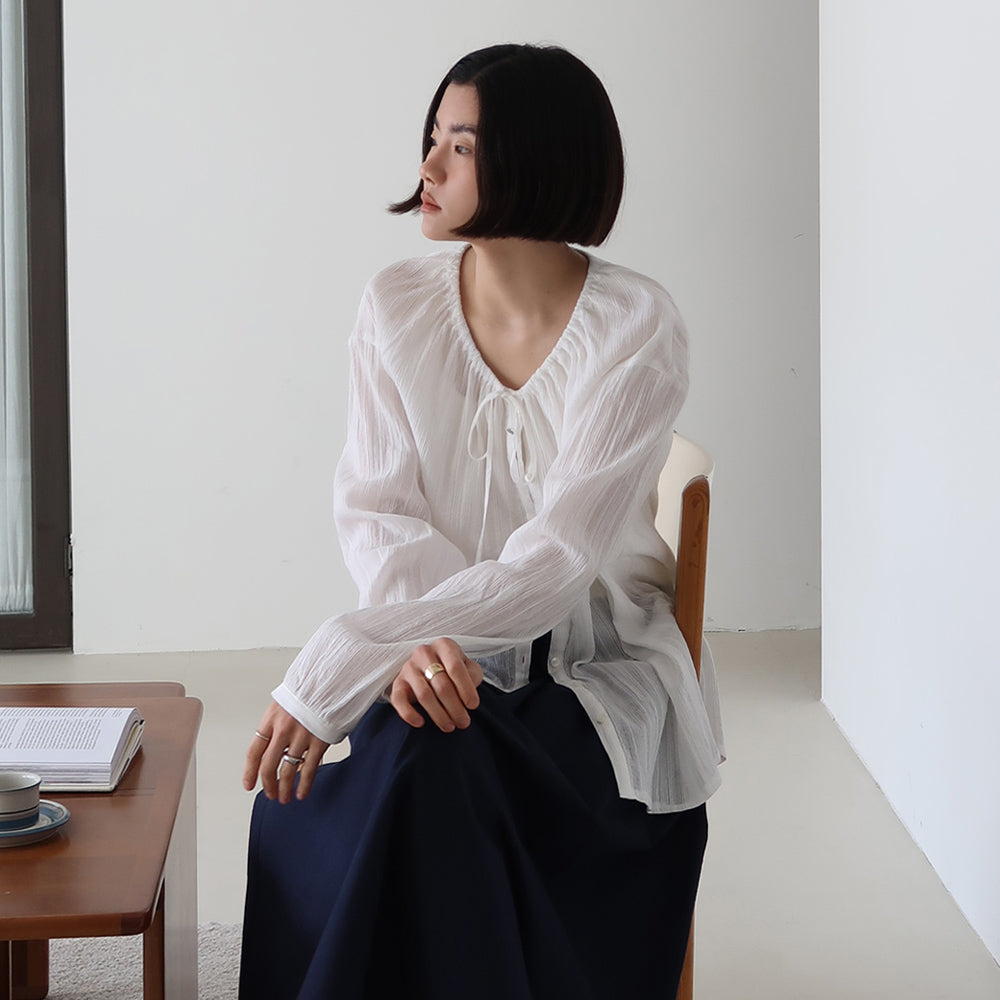 URAGO [Juri wearing] Lilys string blouse_2colors