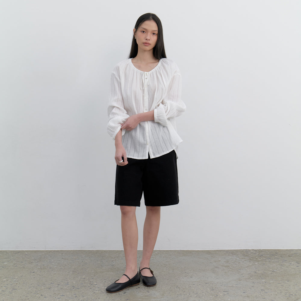 URAGO [Juri wearing] Lilys string blouse_2colors