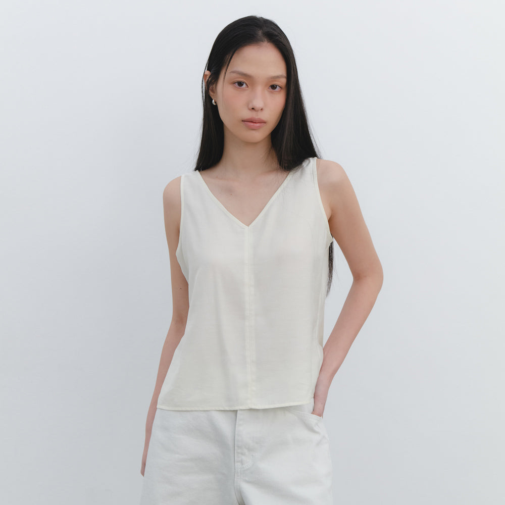 URAGO [Wearing Seo Ji-yeon] Joy V-neck sleeveless_2colors