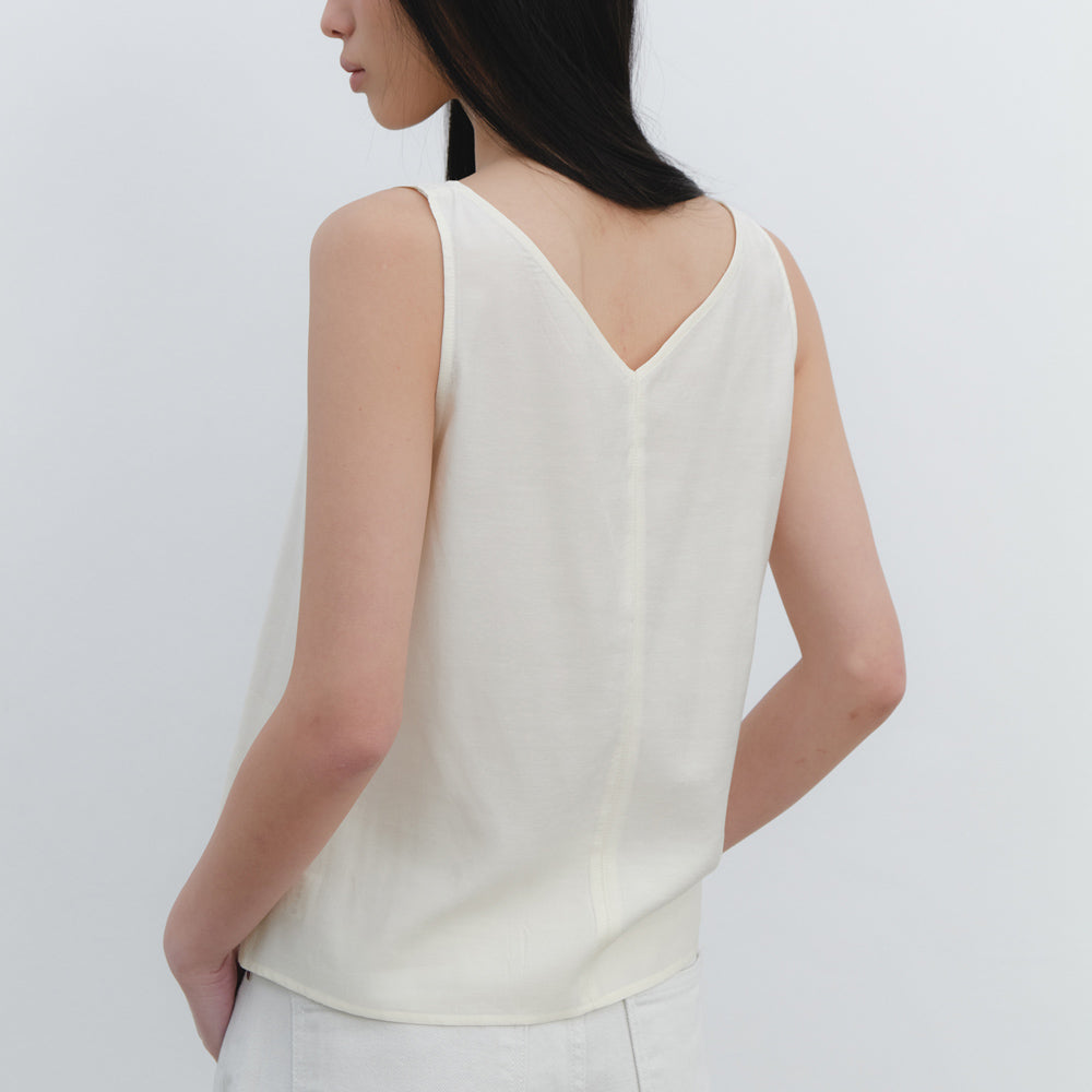 URAGO [Wearing Seo Ji-yeon] Joy V-neck sleeveless_2colors