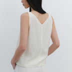URAGO [Wearing Seo Ji-yeon] Joy V-neck sleeveless_2colors