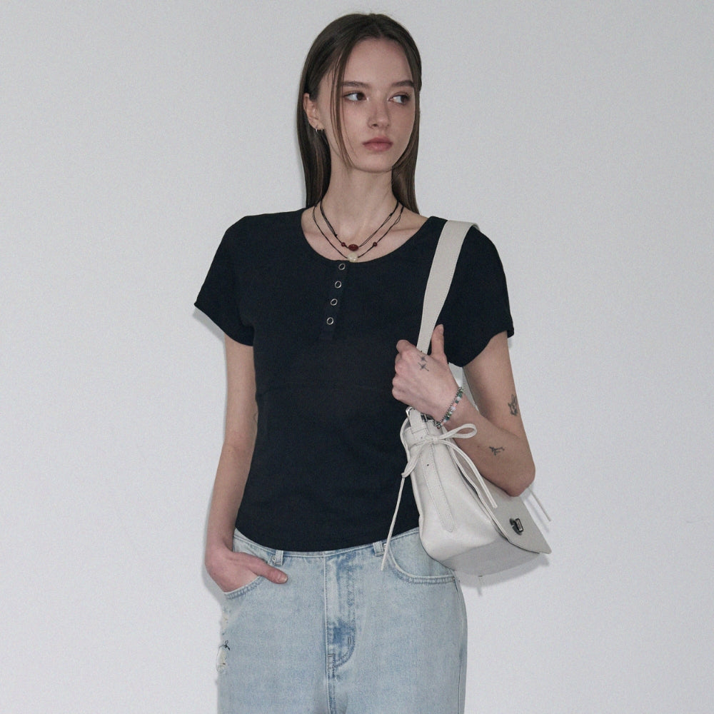 LEATHERY Ribbed henley neck short sleeve t-shirt [BLACK]