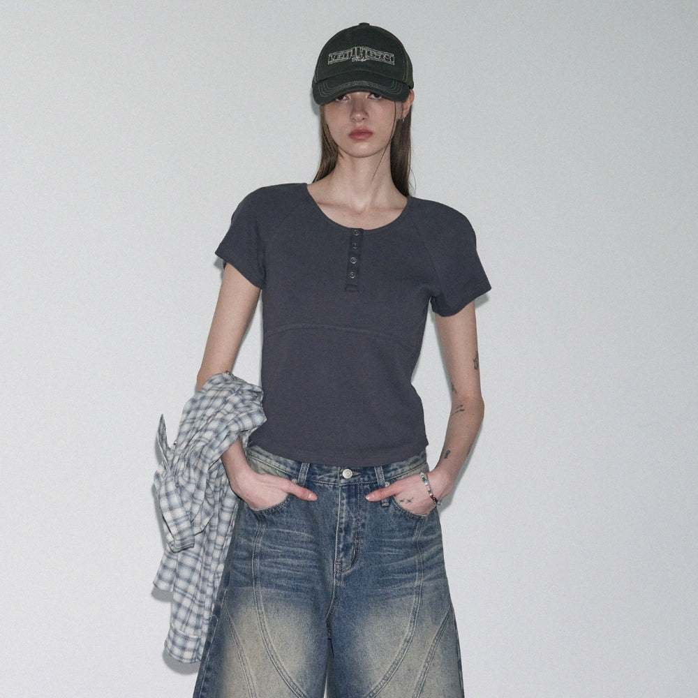 LEATHERY Ribbed henley neck short sleeve t-shirt [CHARCOAL]