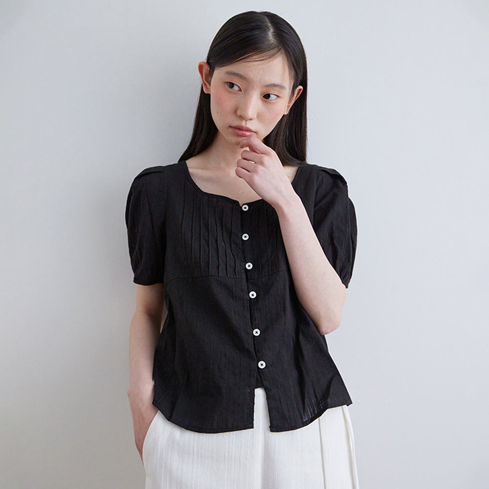 STEP AROUND Tuck detail puff blouse_BLACK