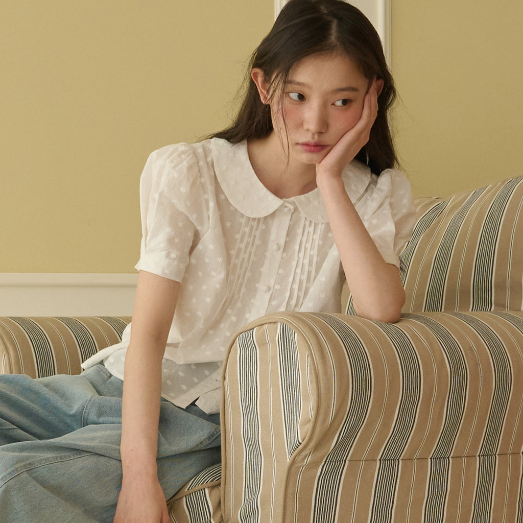 OPENING SUNSHINE Flower embroidery round collar puff blouse_White