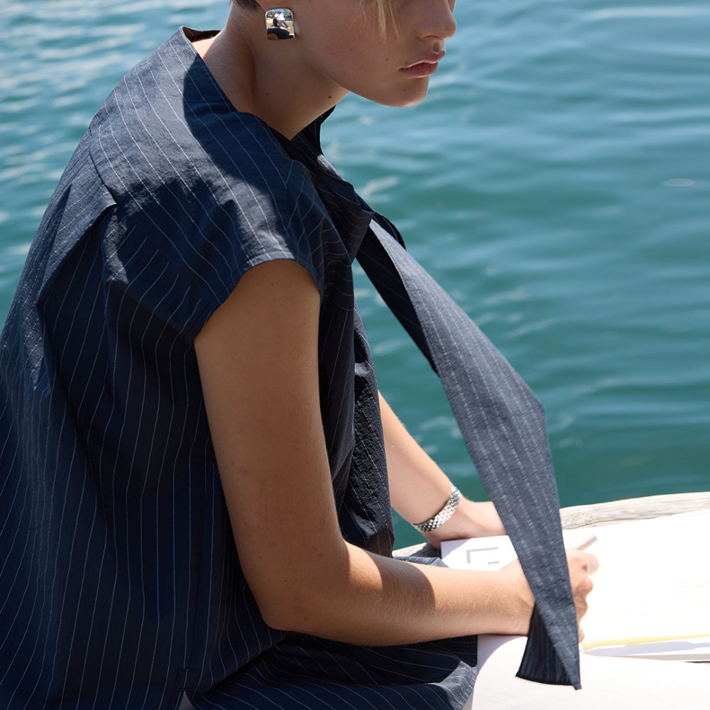 LHAS SIDE-TIED SLEEVELESS BLOUSE_NAVY