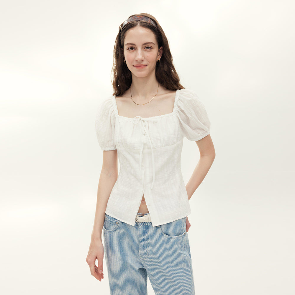AND YOU Kissimmee shirring volume blouse (Ivory/Light blue)