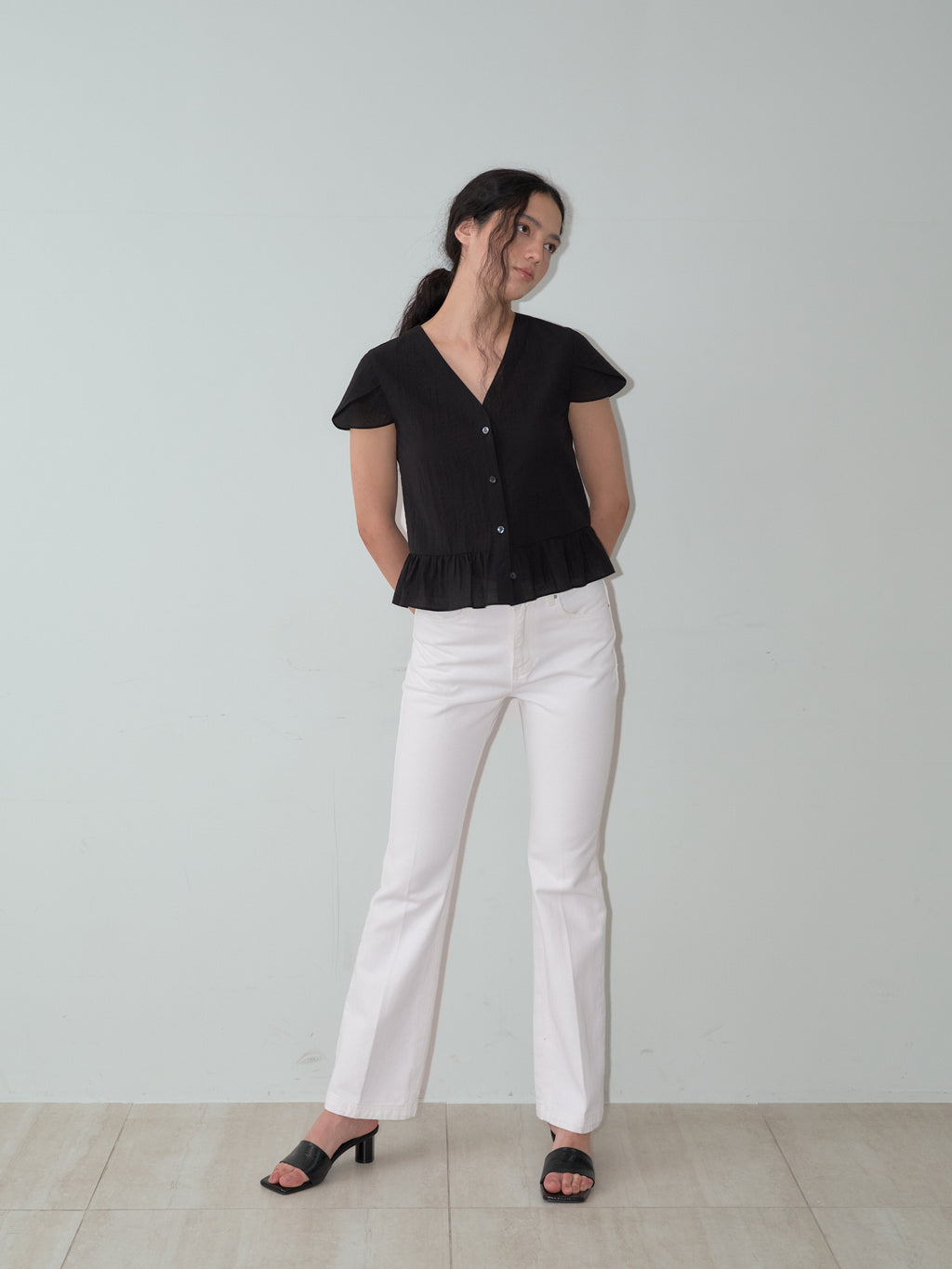 UNDERSTANDING EDITION TULIP FRILL BLOUSE (BLACK)
