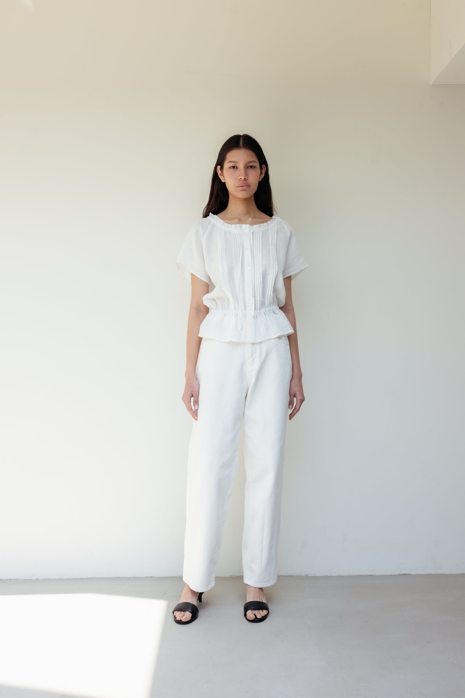 NCSSRY Pure Linen Tuck Half Blouse (White)