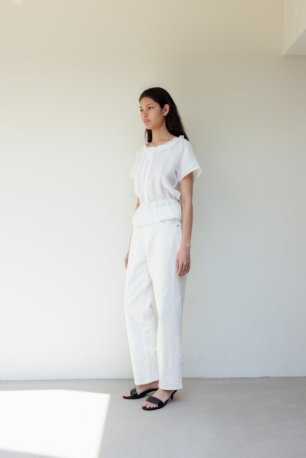 NCSSRY Pure Linen Tuck Half Blouse (White)