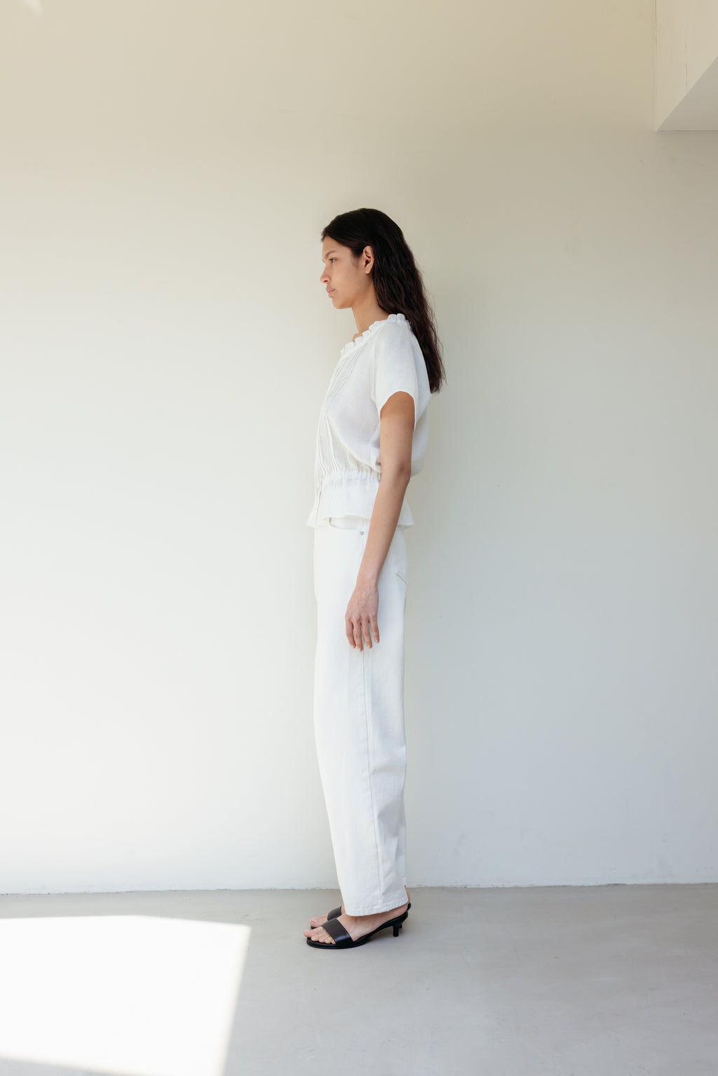 NCSSRY Pure Linen Tuck Half Blouse (White)