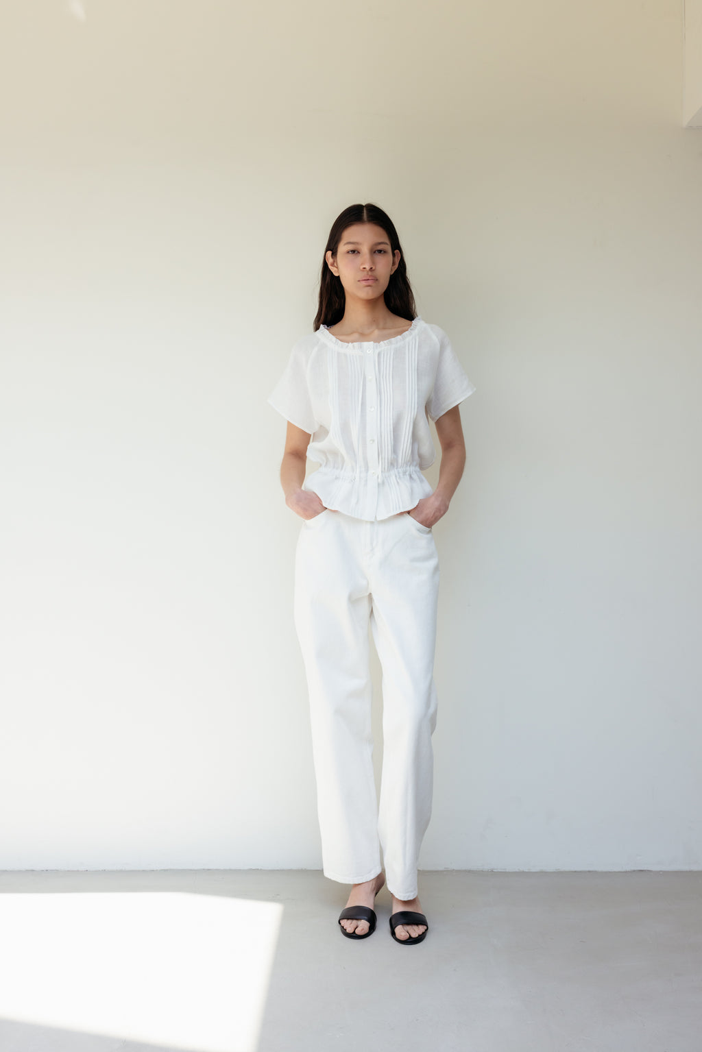 NCSSRY Pure Linen Tuck Half Blouse (White)