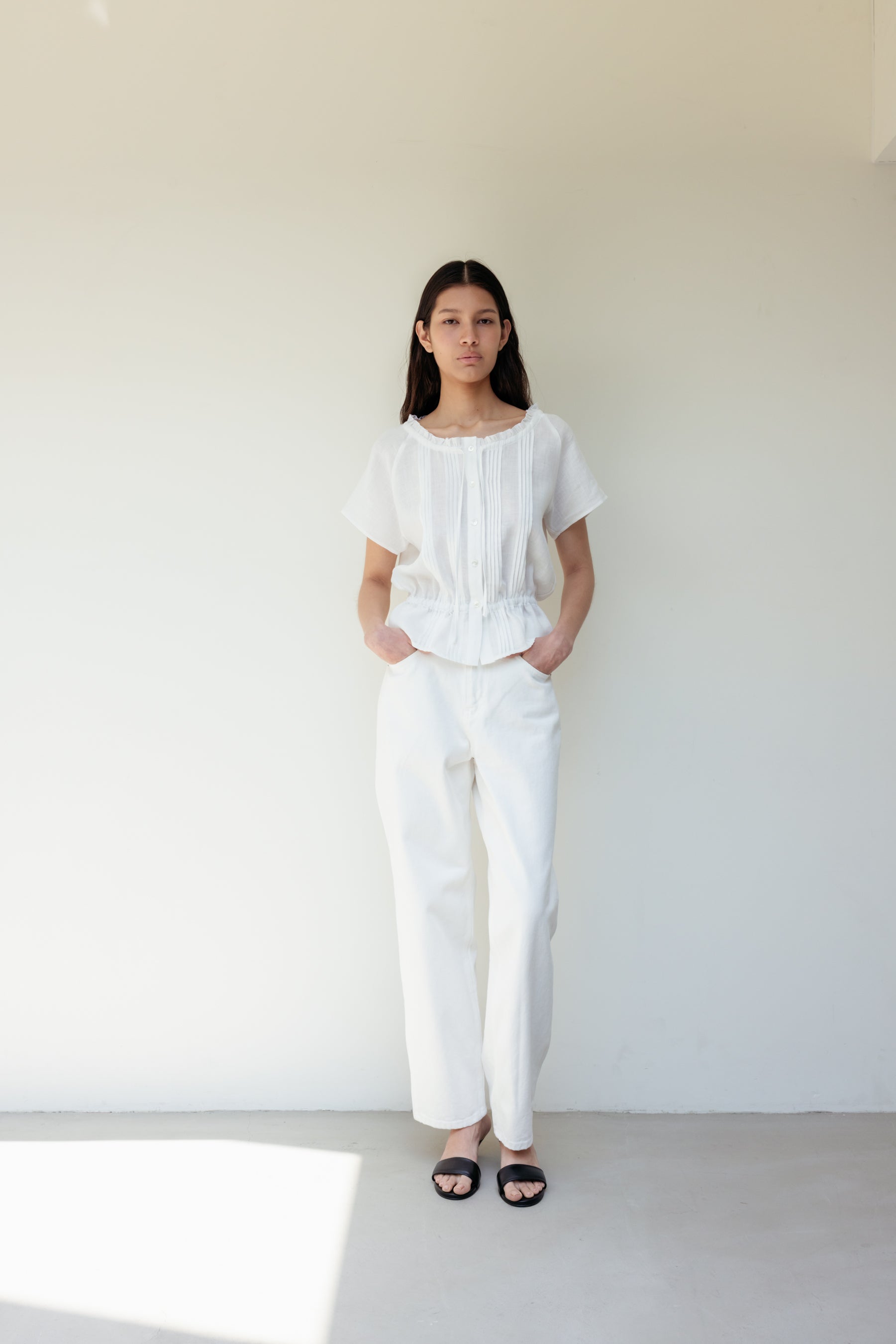NCSSRY Pure Linen Tuck Half Blouse (White)
