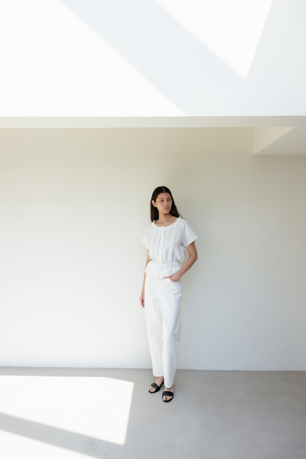 NCSSRY Pure Linen Tuck Half Blouse (White)