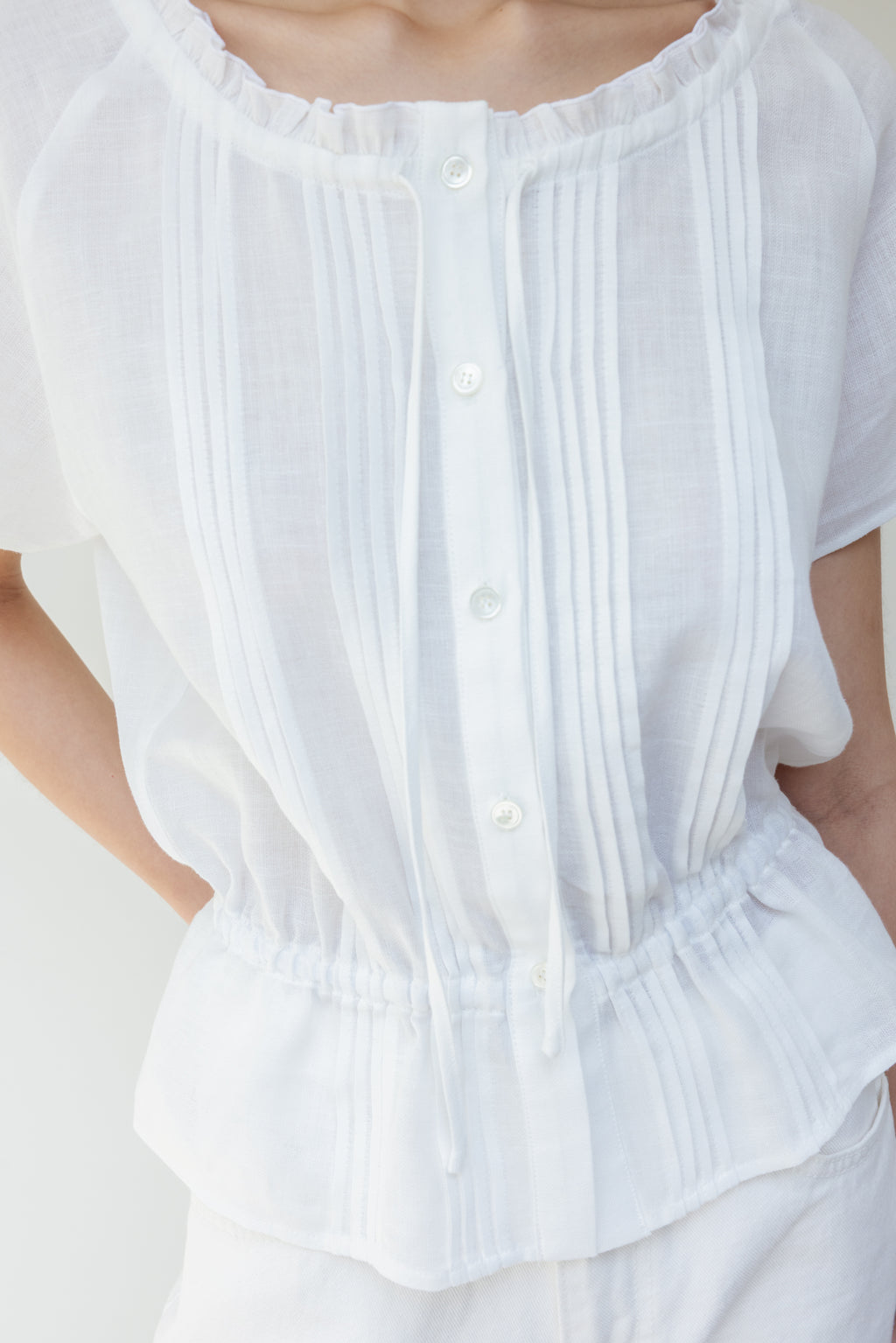 NCSSRY Pure Linen Tuck Half Blouse (White)