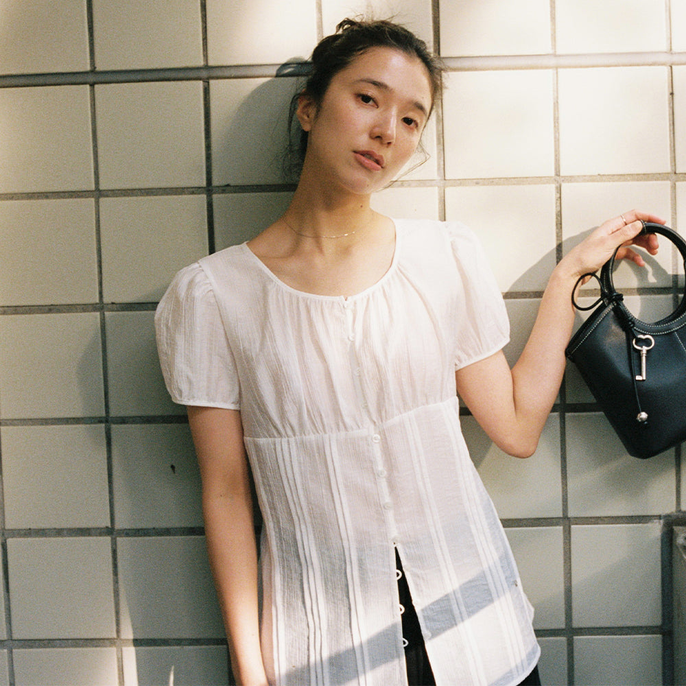 OSTKAKA [1st reorder] Shirring volume crinkle blouse ivory