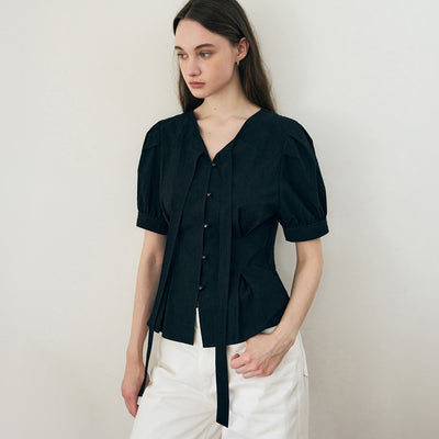 Chin puff short sleeve tie blouse [BLACK]