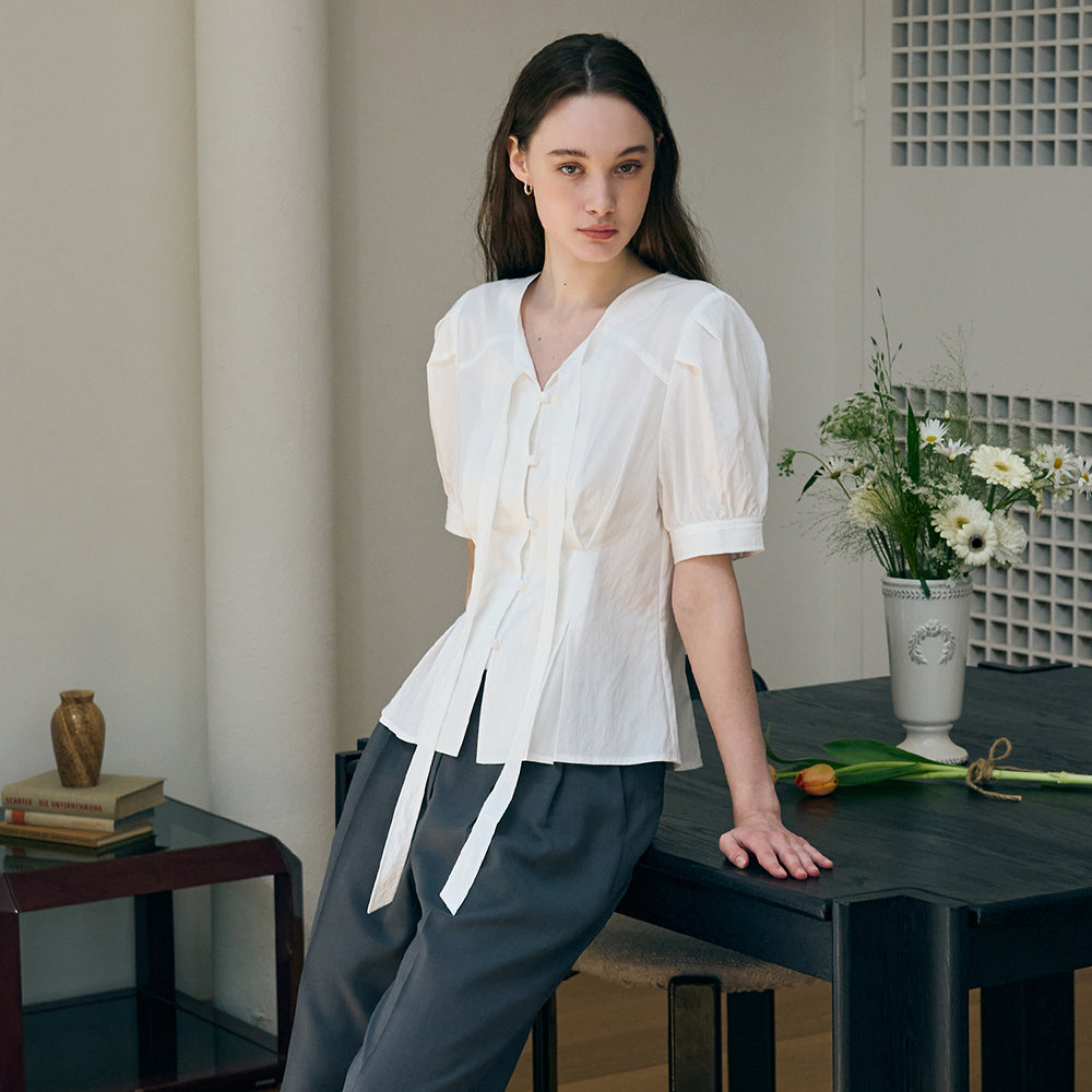 DRAWFIT WOMEN Chin puff short sleeve tie blouse [IVORY]