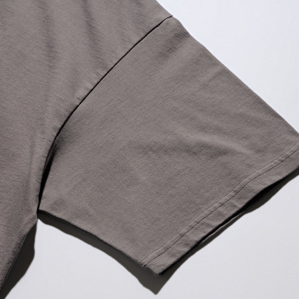 DEUTERO Mr. Robbie V2 SS Tee V-Charcoal