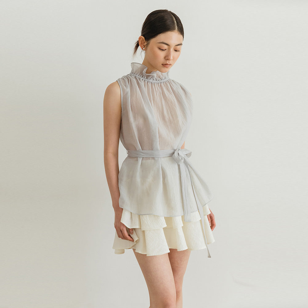 GIEMAR NECK PRILL SLEEVELESS BLOUSE GRAY BLUE Neck frill sleeveless blouse gray blue