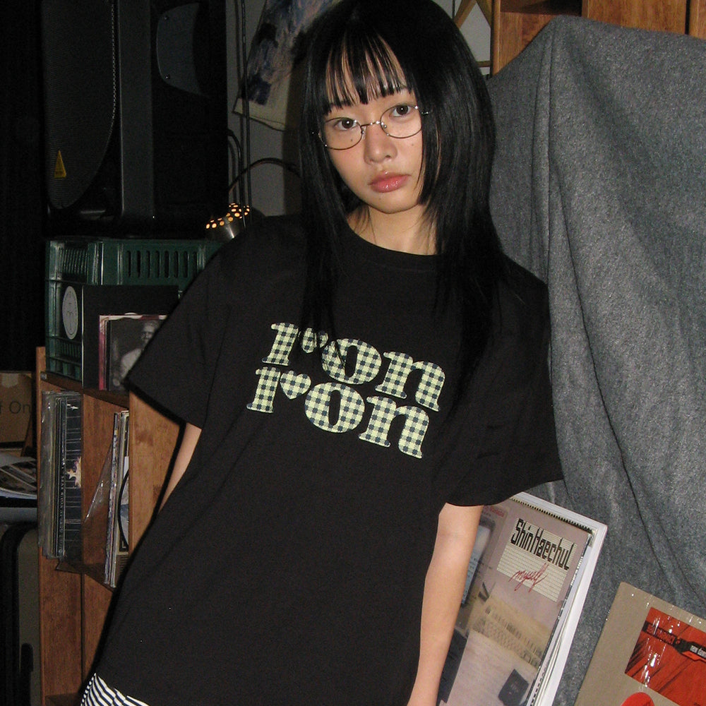 RONRON PATTERN LOGO BASIC FIT T SHIRT BLACK YELLOW