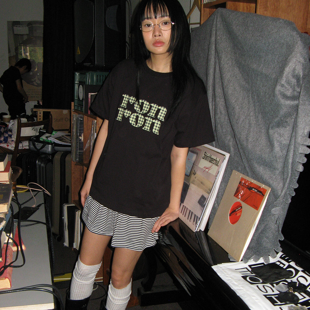 RONRON PATTERN LOGO BASIC FIT T SHIRT BLACK YELLOW