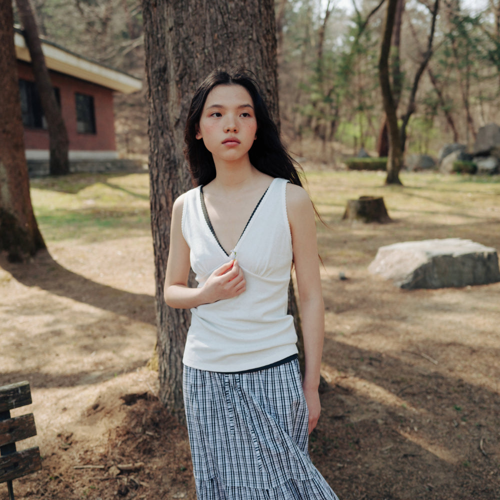 MONOHA Washed rib scallop cami (white / dark gray)