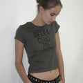 PARTIMENTO WOMEN CIAO BELLA 76 PRINTED SHORT SLEEVE TEE_CHARCOAL
